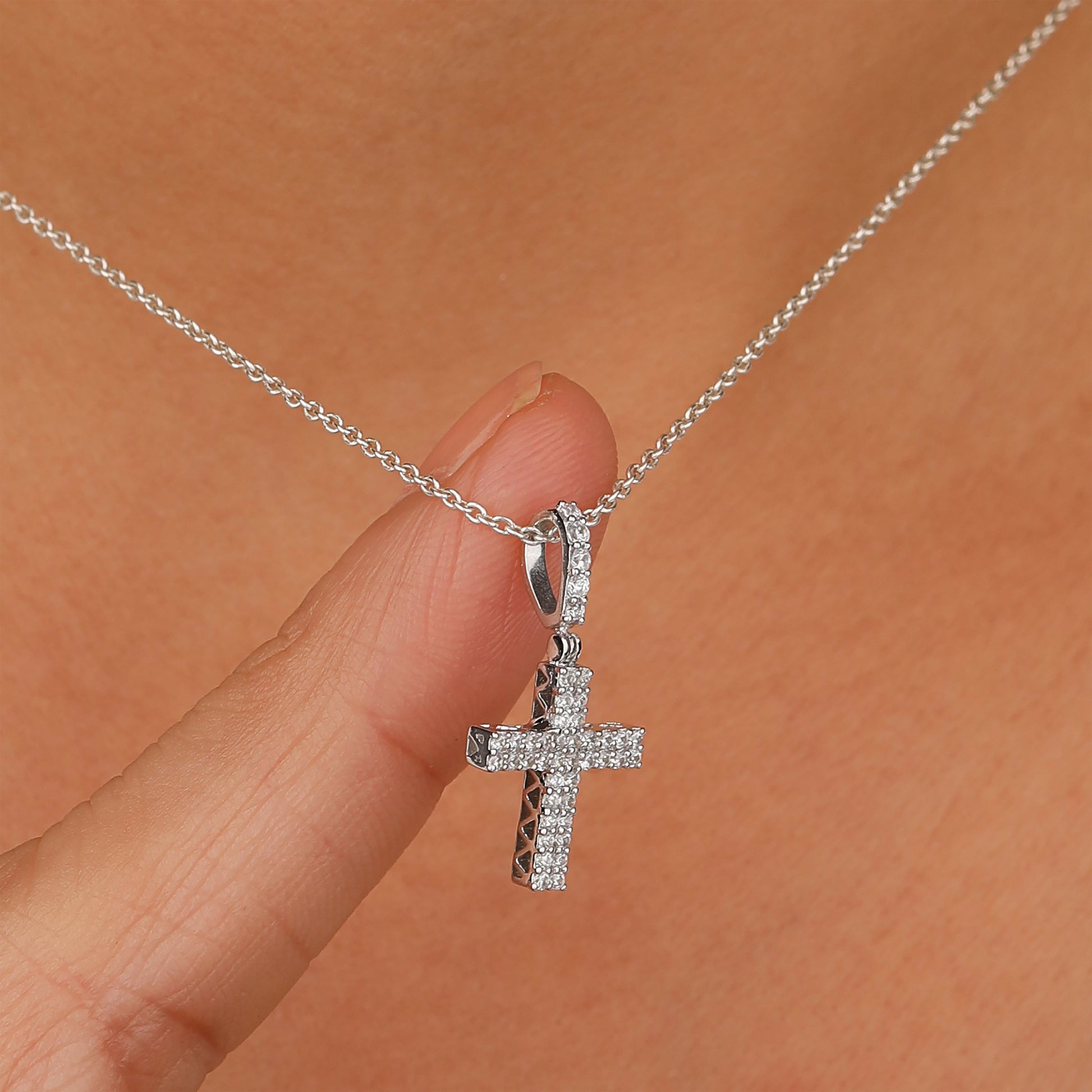 Silver cross pendant necklace 