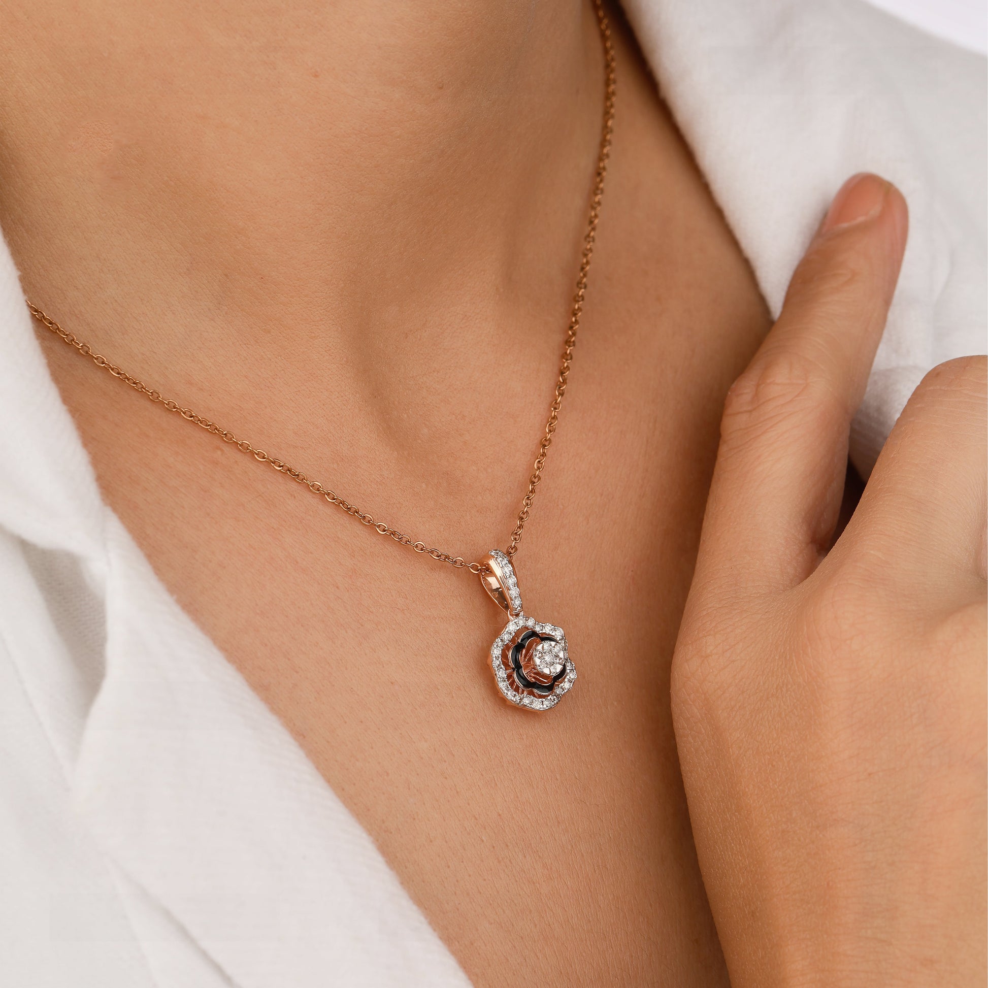 Rose gold necklace with a pendant 