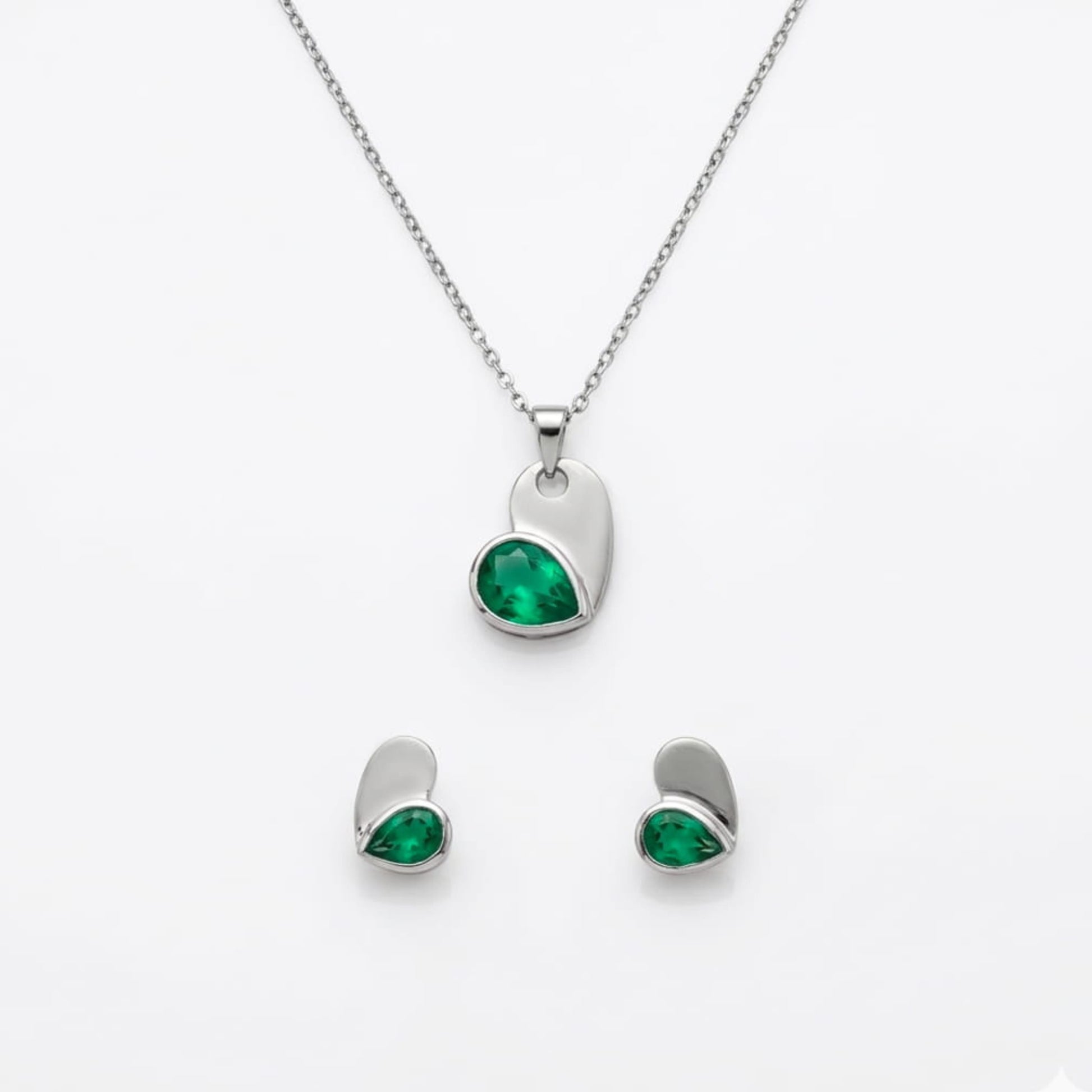 green stone necklace