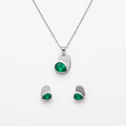 green stone necklace