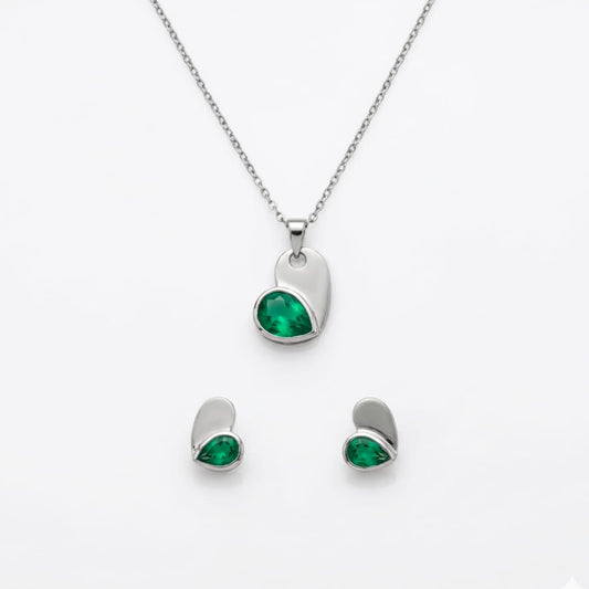 green stone necklace