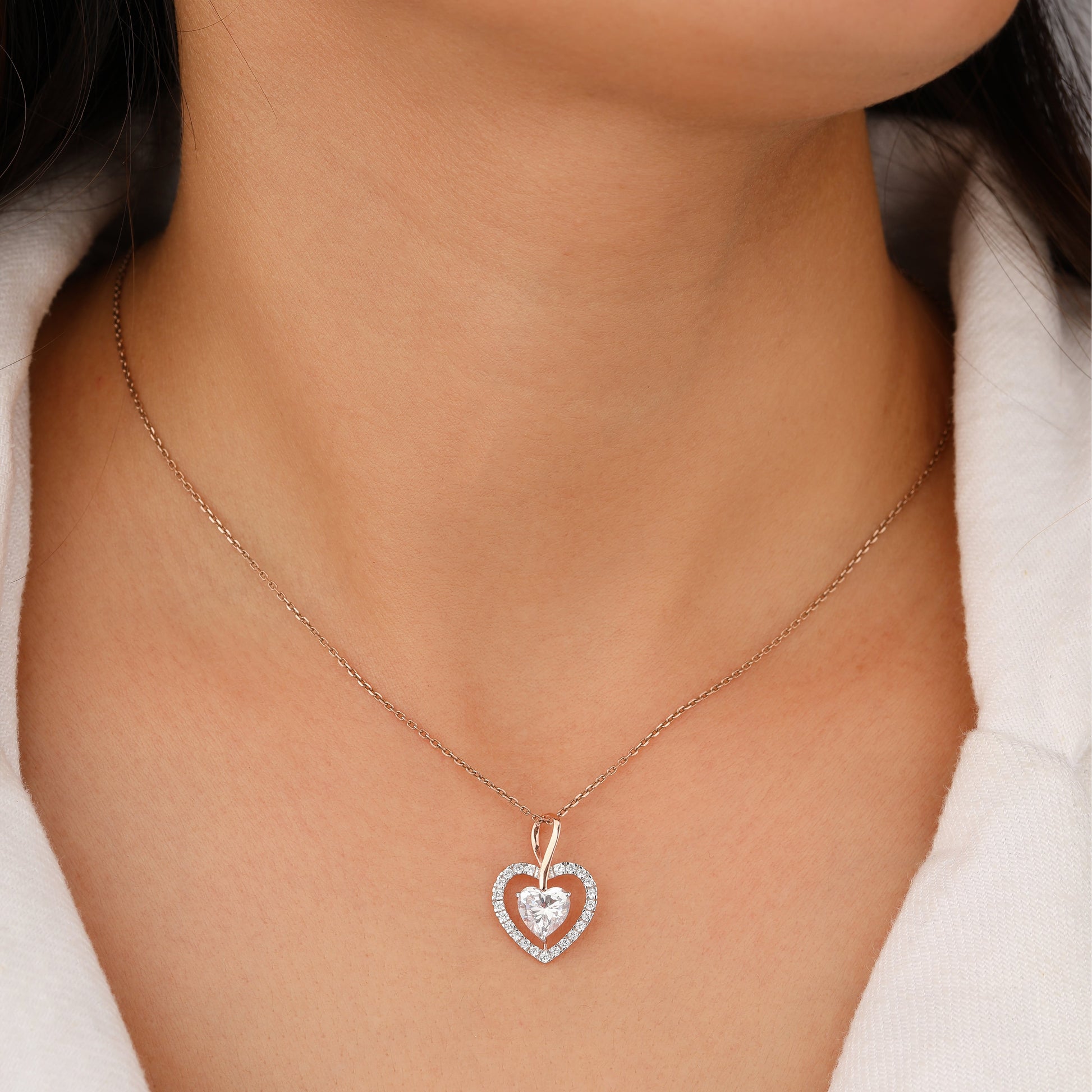Rose gold necklace with a heart-shaped pendant 