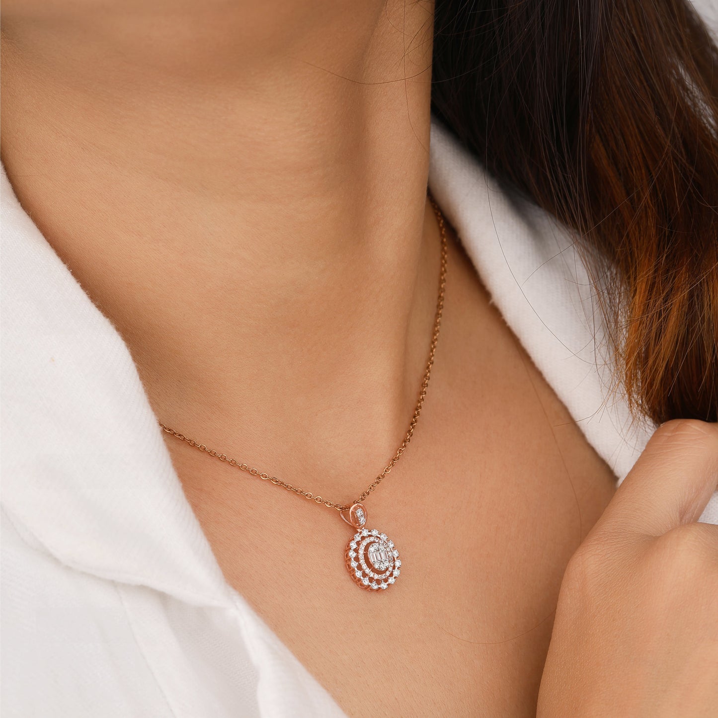 Rose gold necklace with a circular pendant 