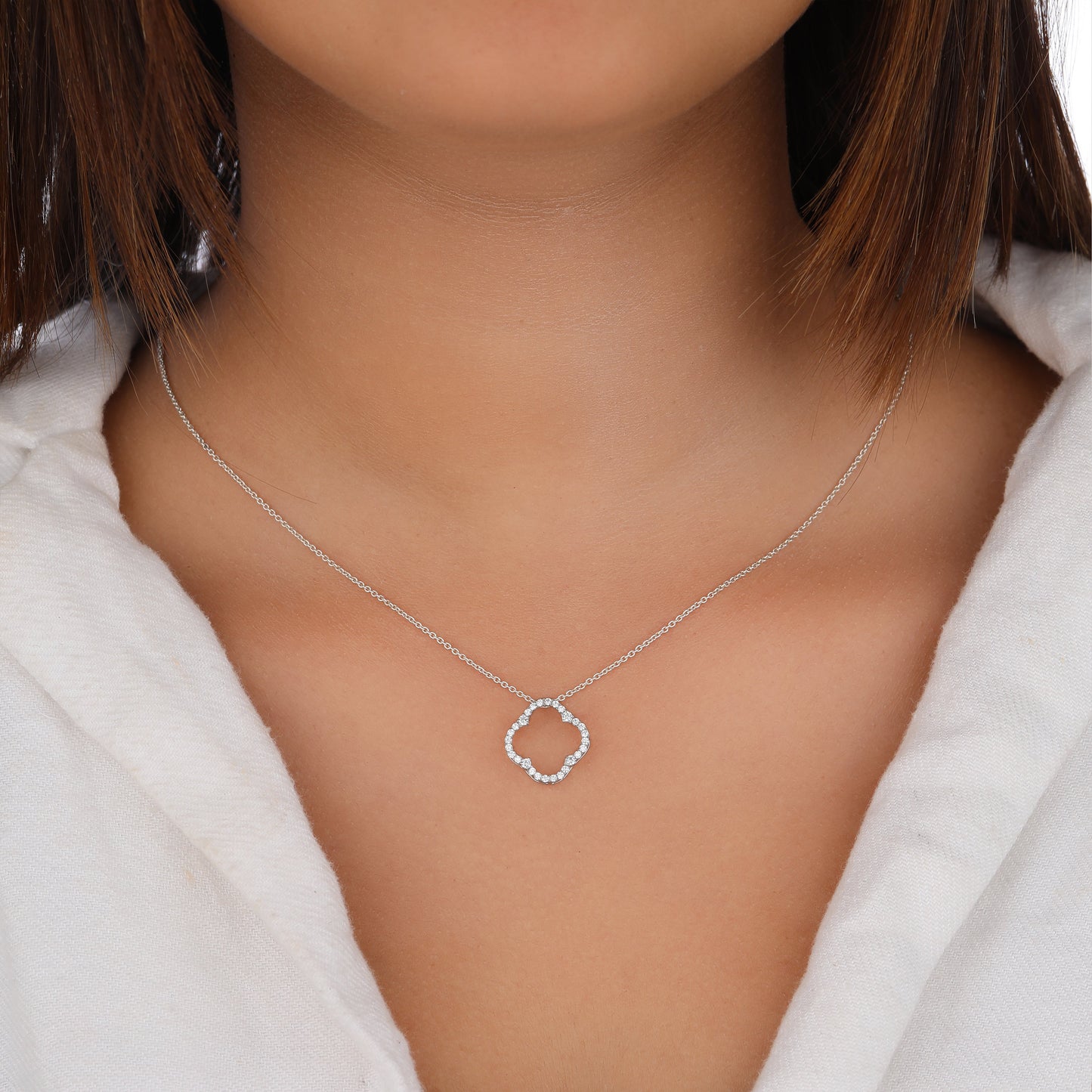 Silver clover necklace