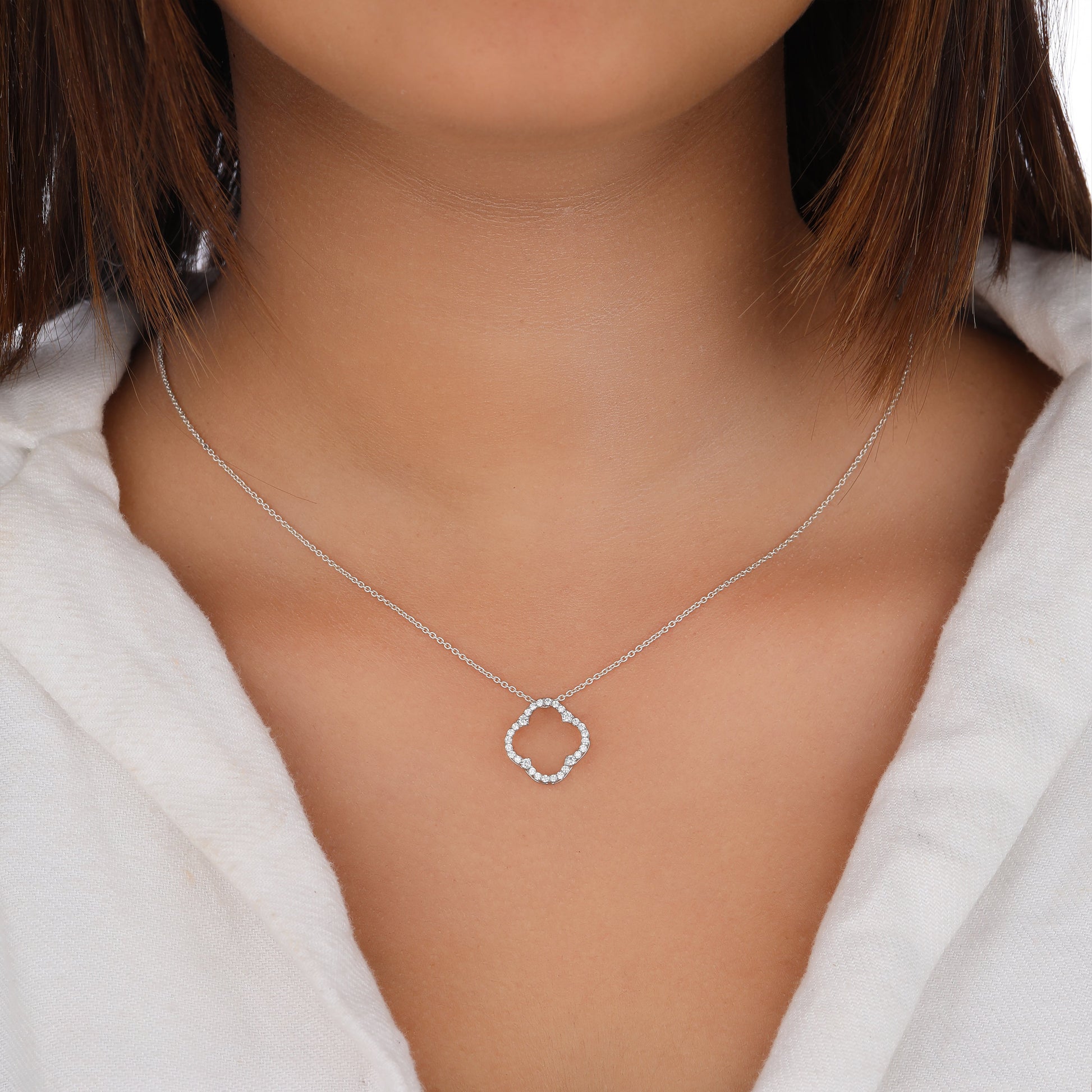 Silver clover necklace