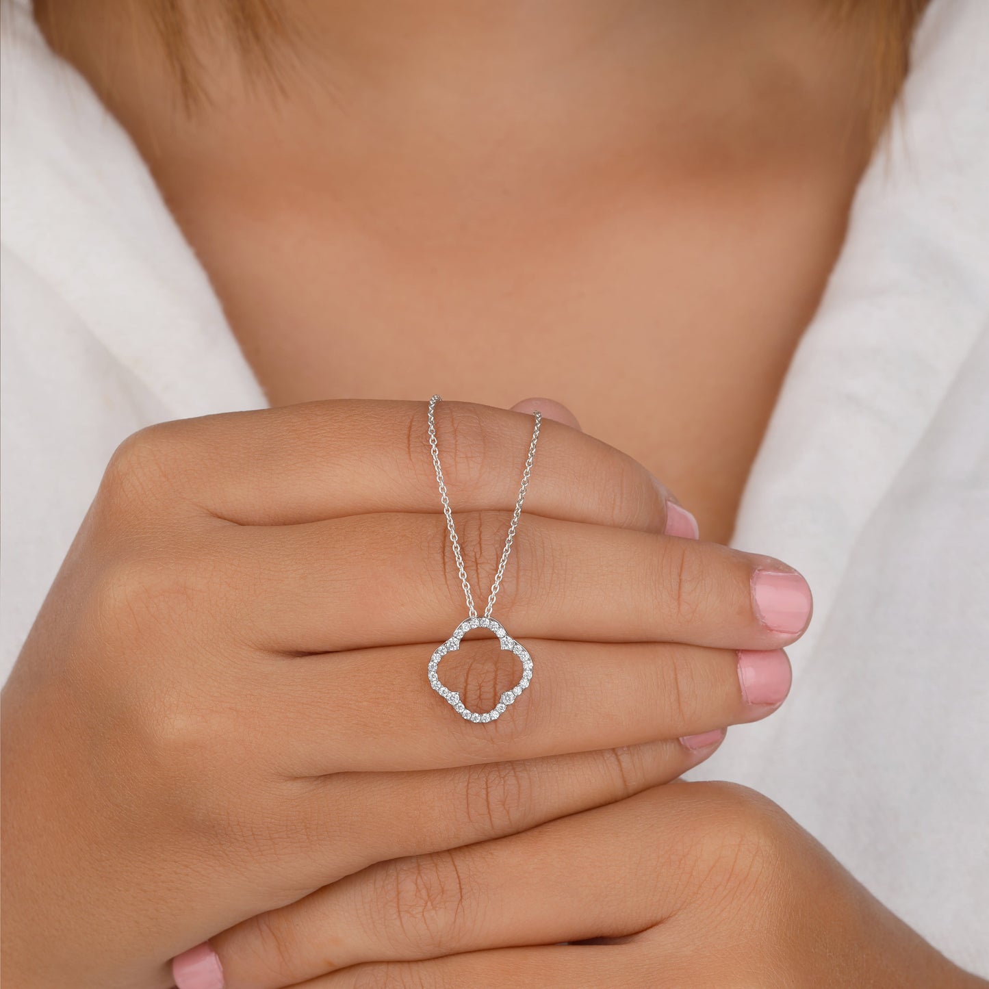 Silver clover necklace
