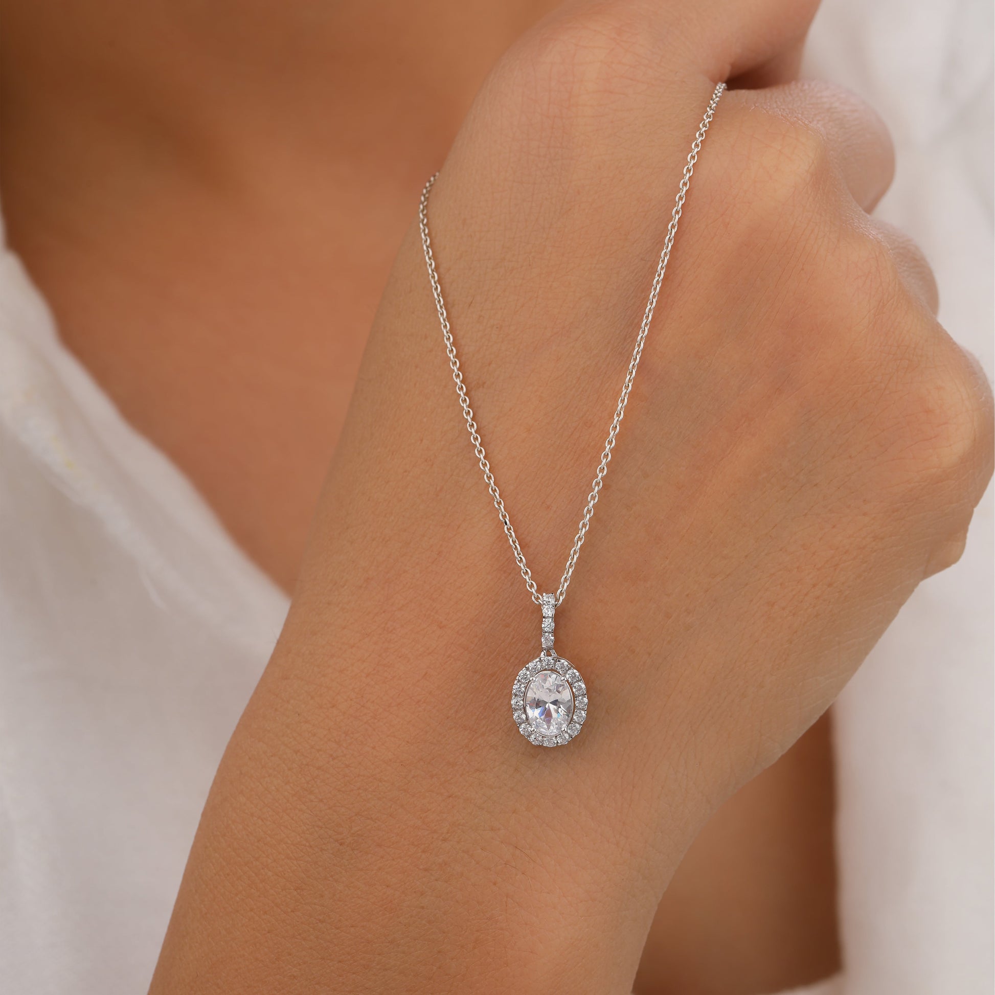 Silver necklace with a pendant 