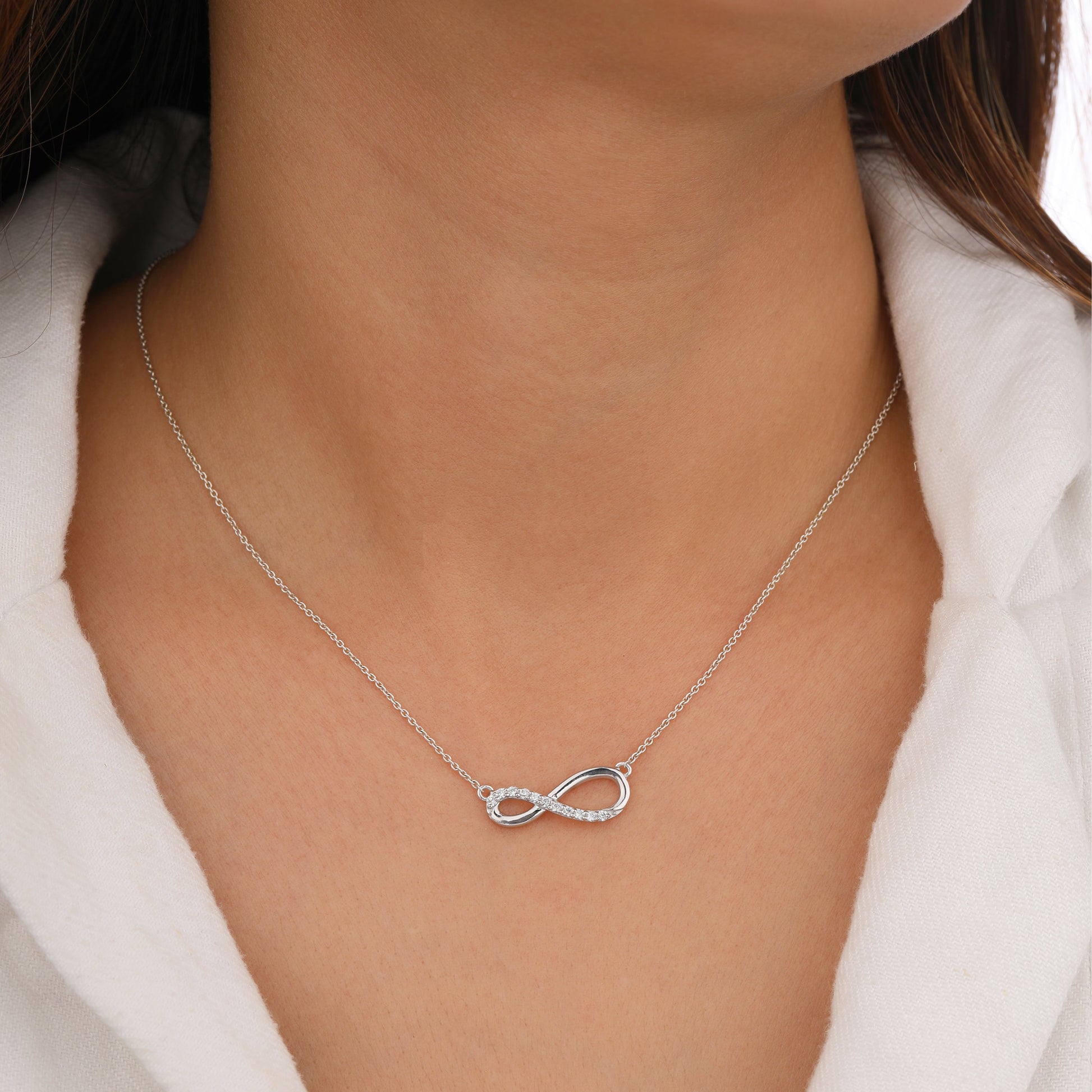 Silver pendant necklace
