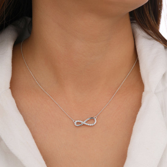 Silver pendant necklace