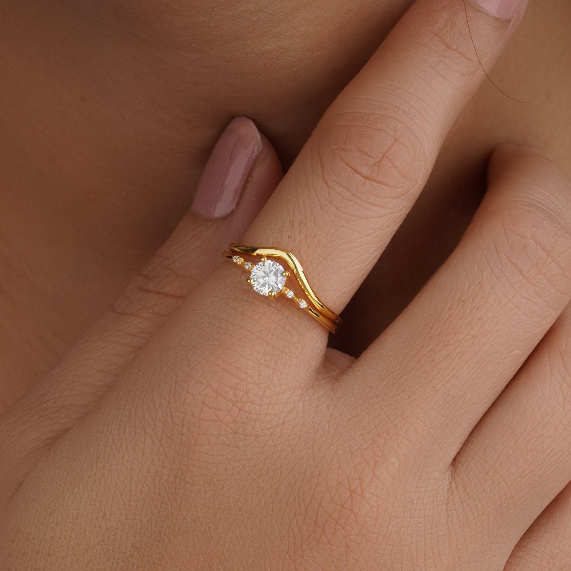 solitaire round diamond ring