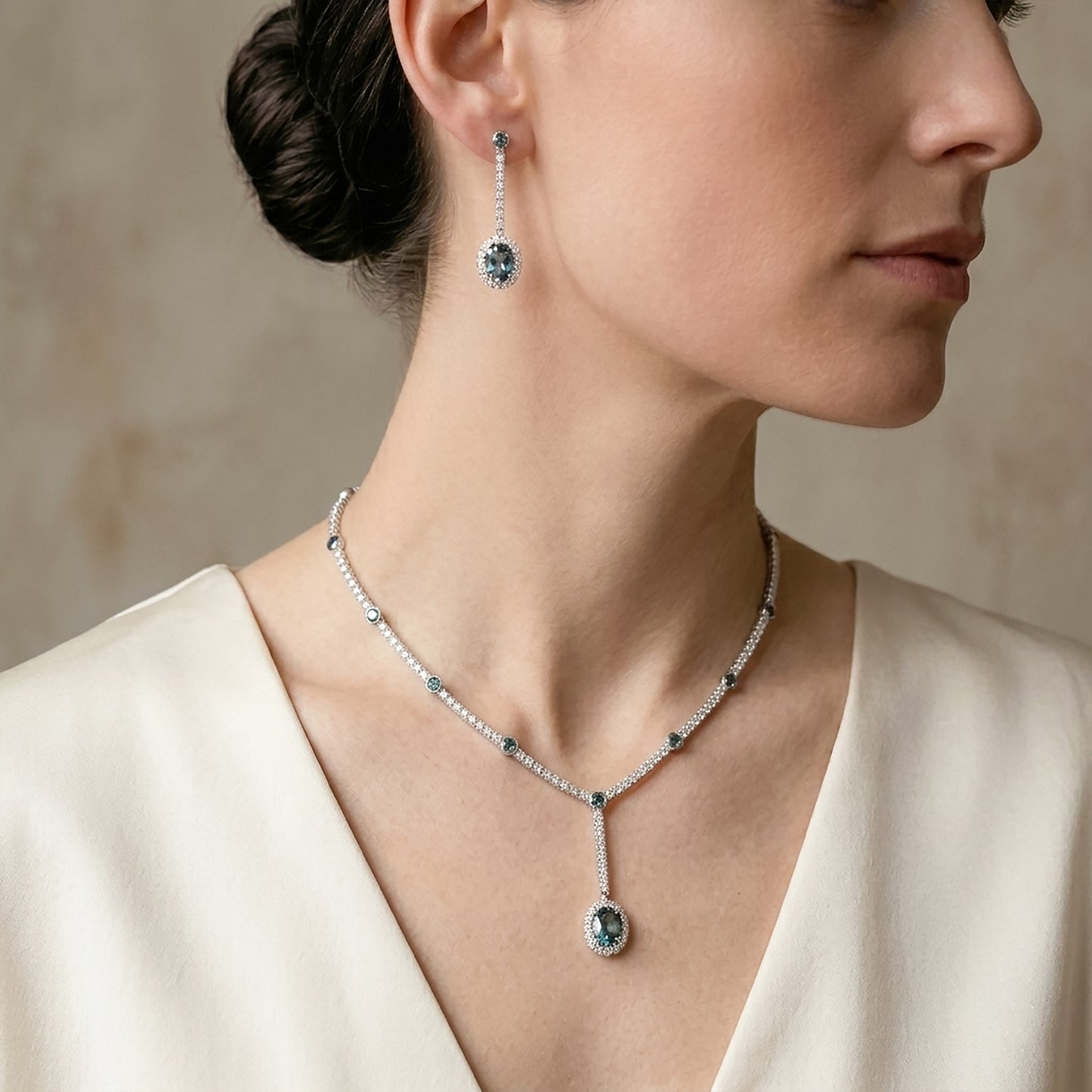 Silver heavy necklave with diamond