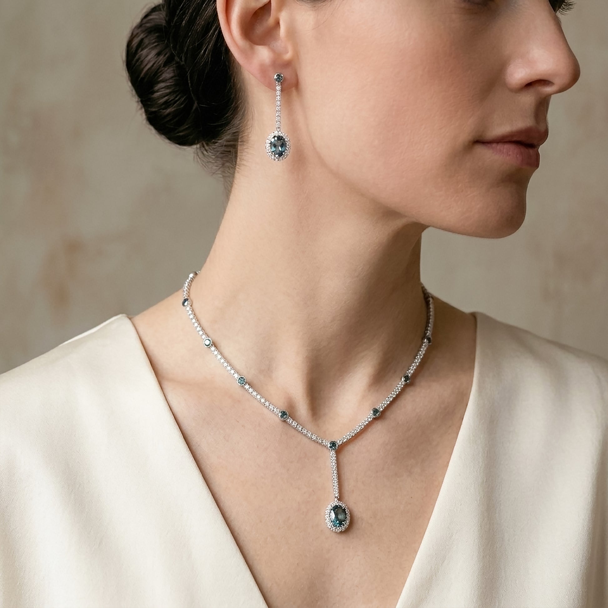 Silver heavy necklave with diamond