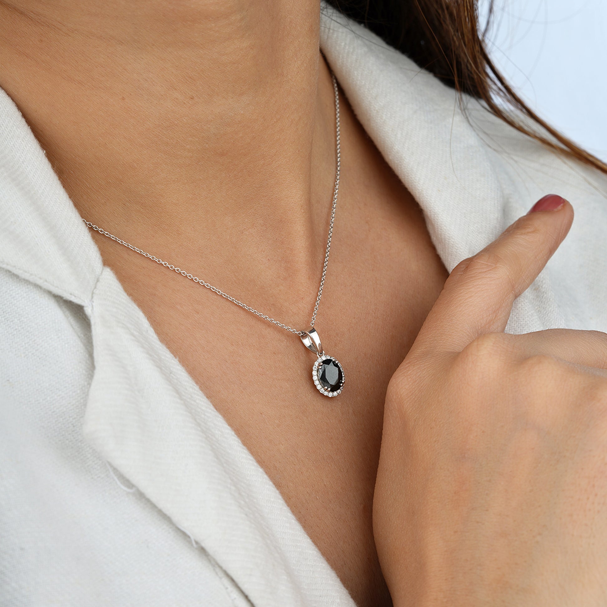 minimal pendant necklace