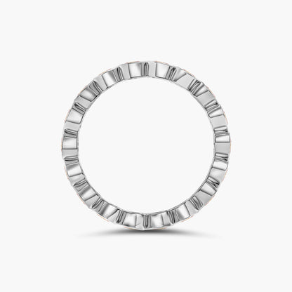 Silver ring with a geometric design 