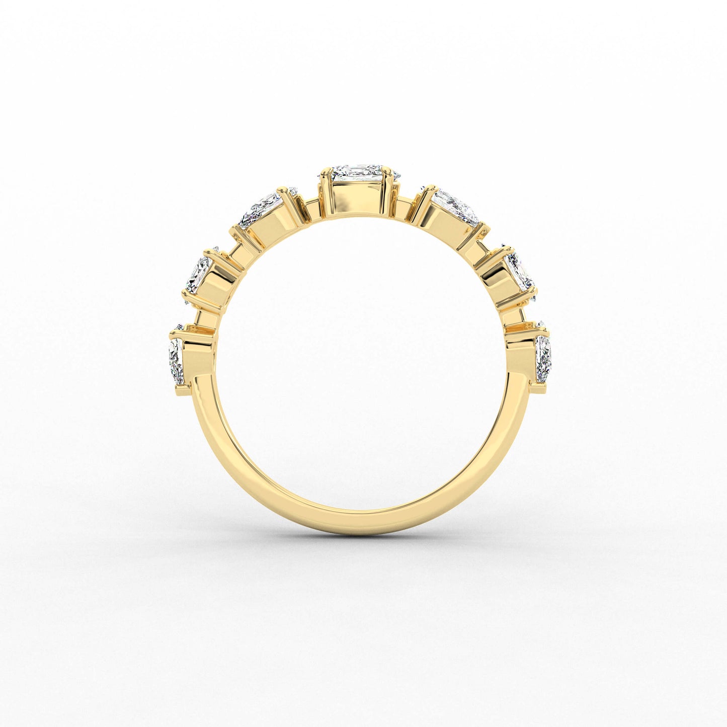 Gold ring with diamonds 