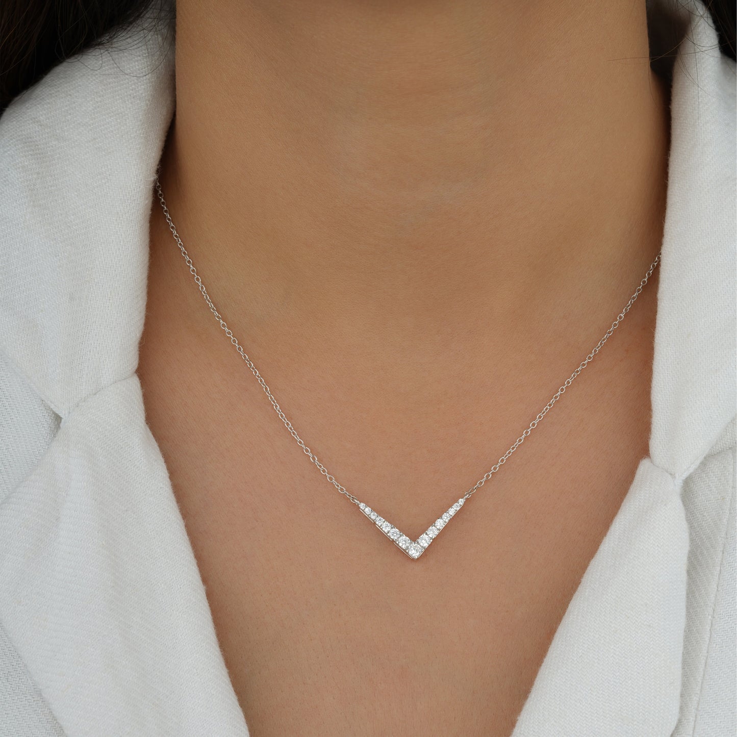 Diamond chain with pendant