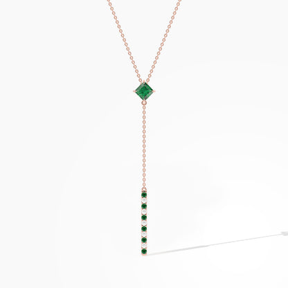 Necklace with a green gemstone pendant 