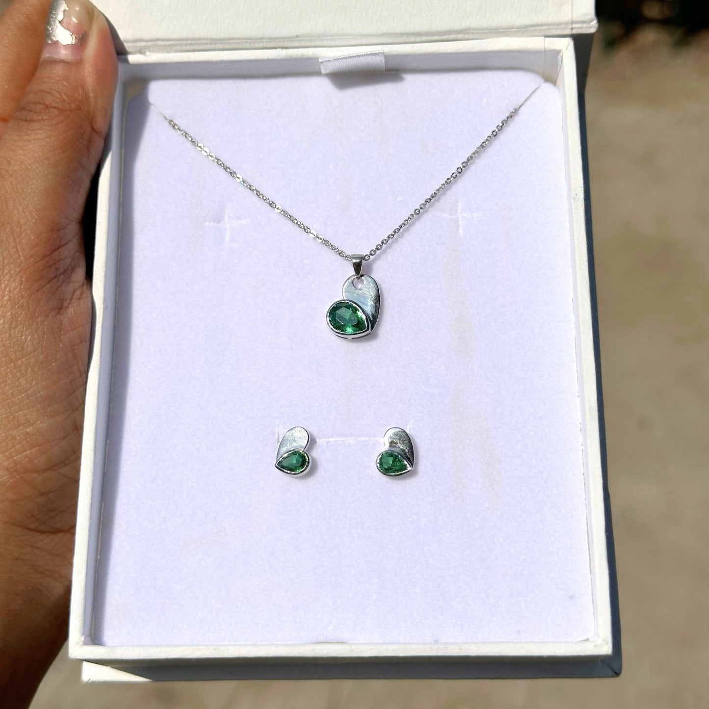 emerald diamond necklace