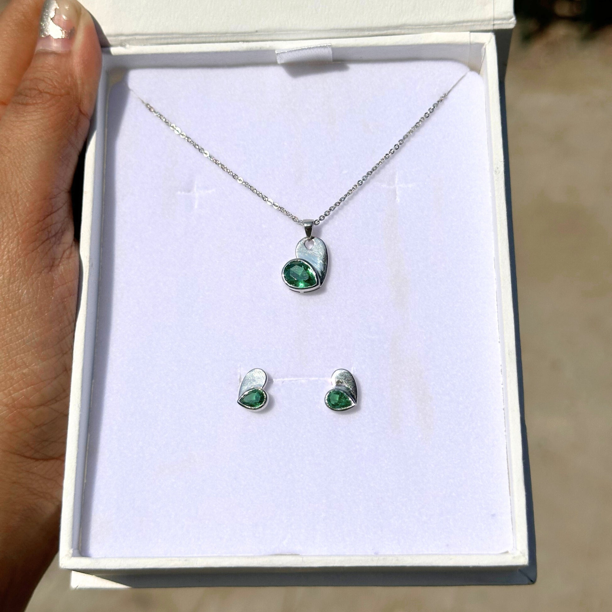 emerald diamond necklace