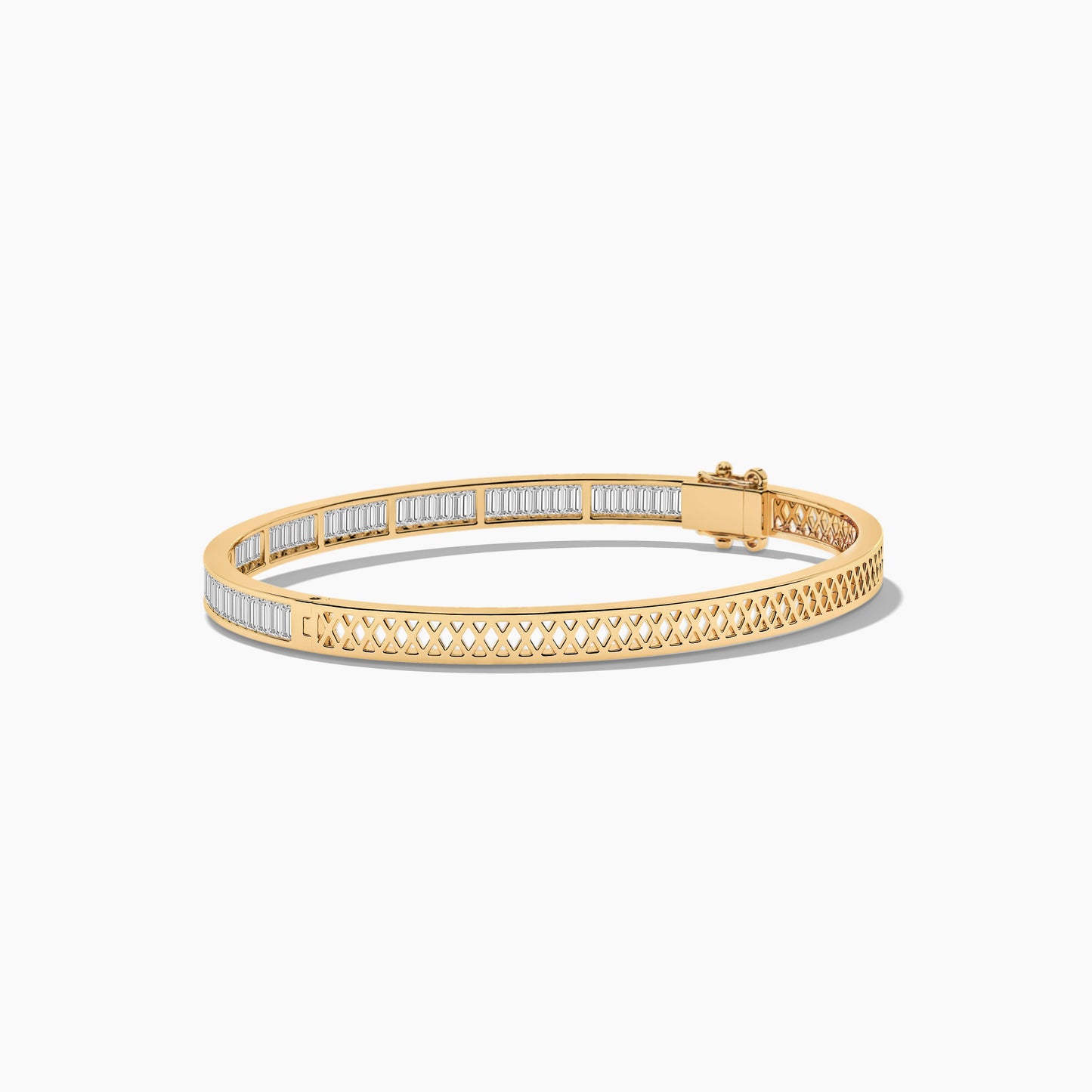 Gold bracelet with diamond accents 