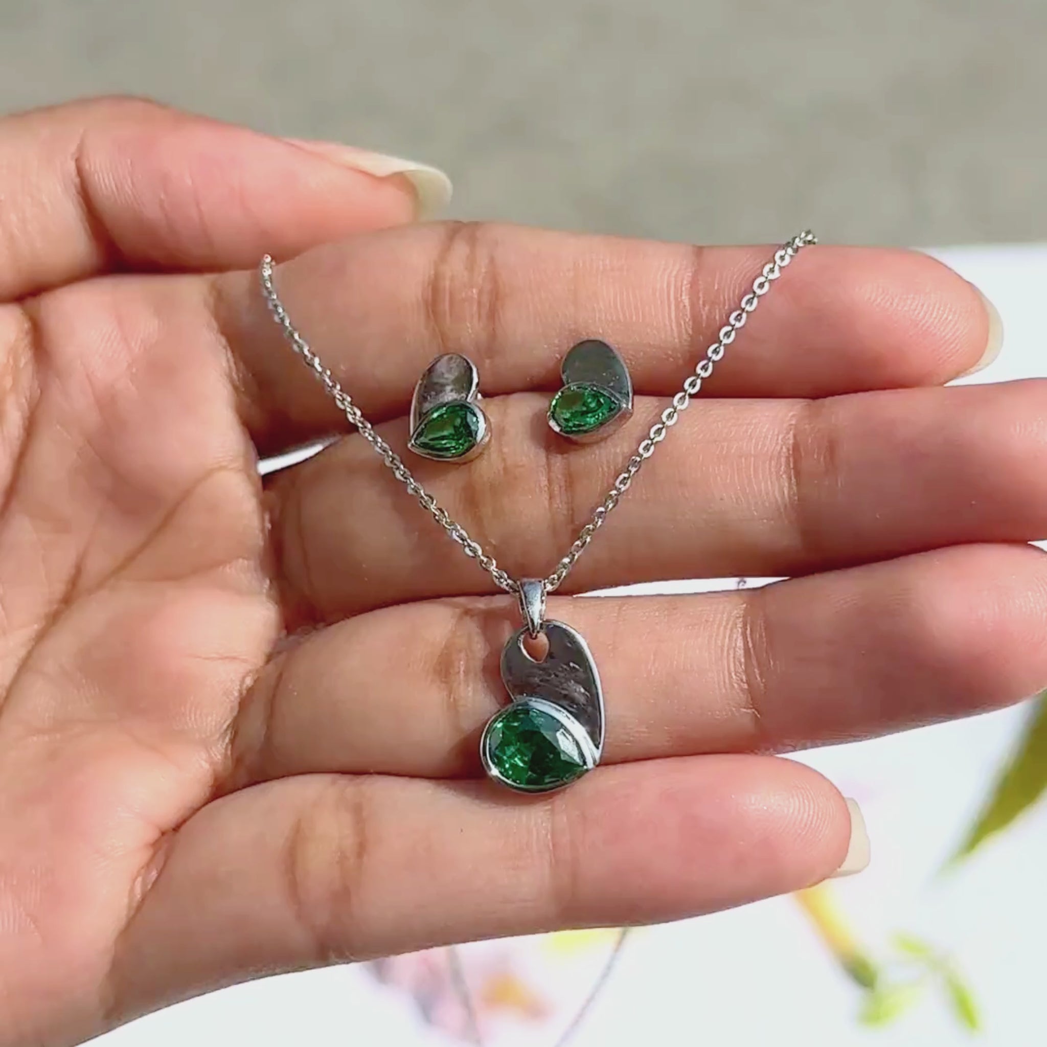 emerald diamond necklace