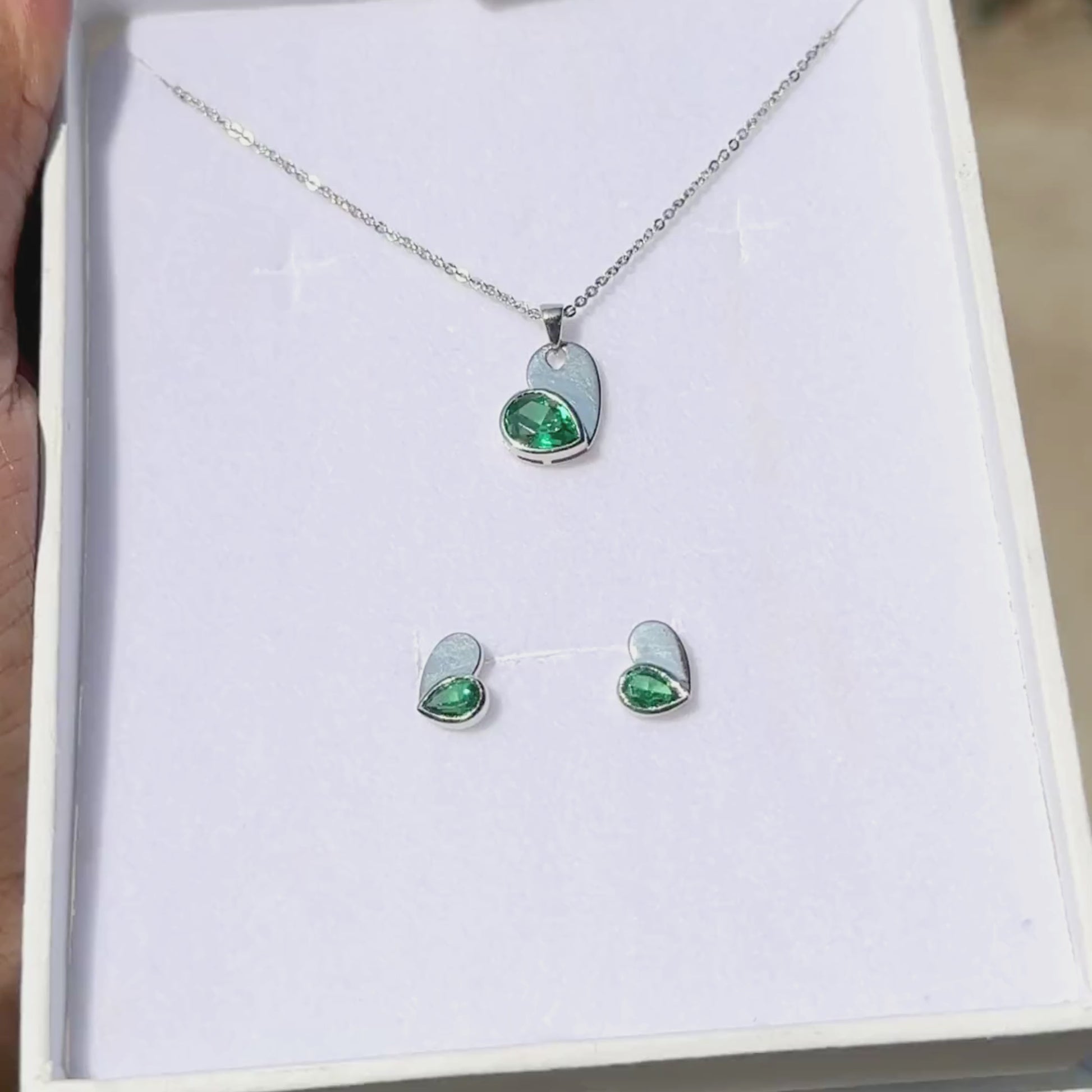 emerald diamond necklace