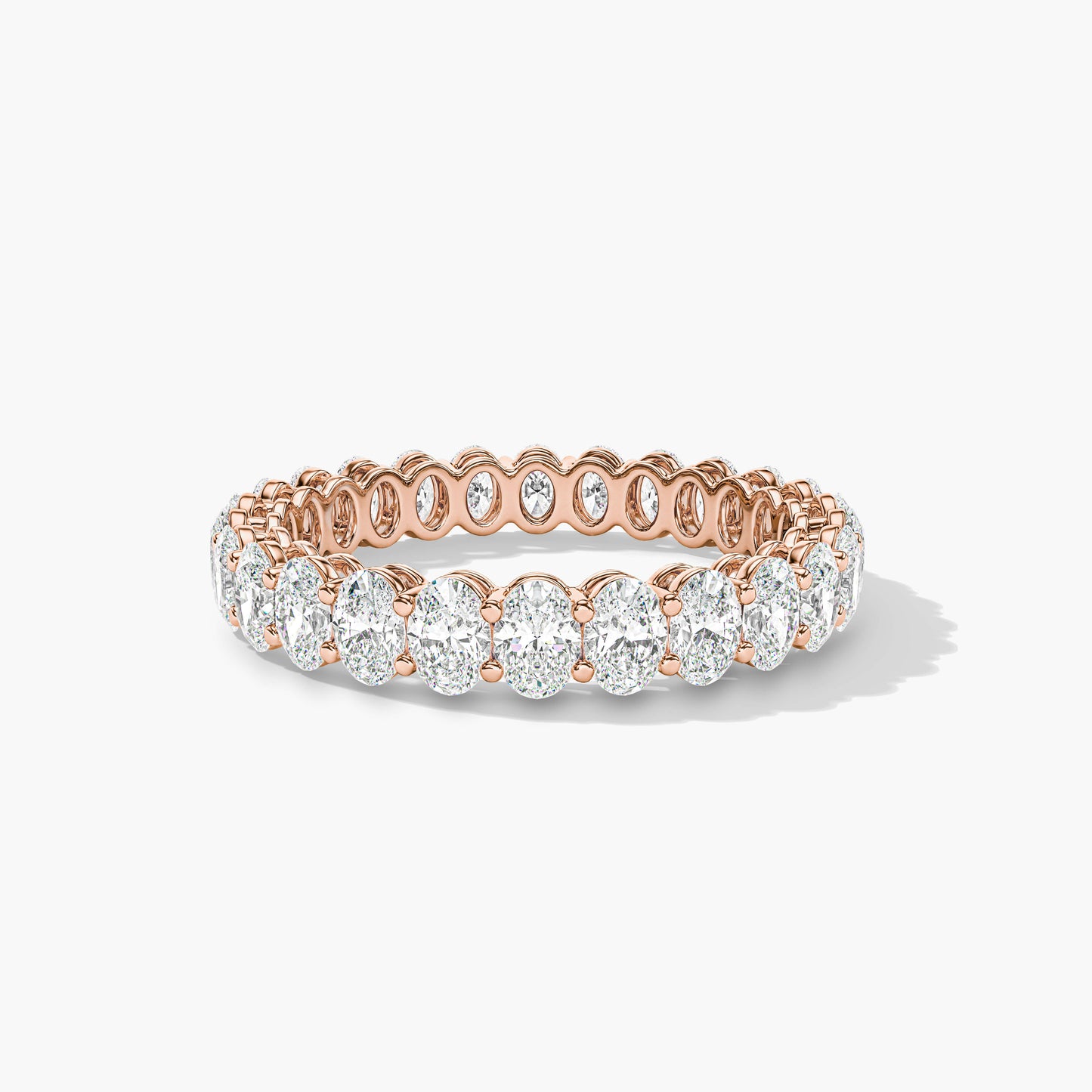 Oval diamond band